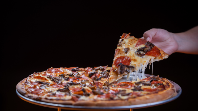 Bikin Pizza Ala Anak Kos Simple, Murah, dan Rasanya Nggak Kalah Sama Restoran
